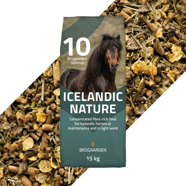 Billede af en sk Brogaarden Icelandic Nature hestefoder. Bagved er vist den msliblanding der er i skken