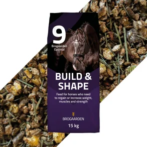 En sk Brogaarden Build & Shape Hestefoder. Bagved er vist den msliblanding der er i skken