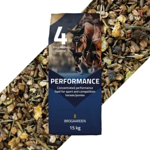 En sk Brogaarden Performance hestefoder. Bagved er vist den msliblanding der er i skken
